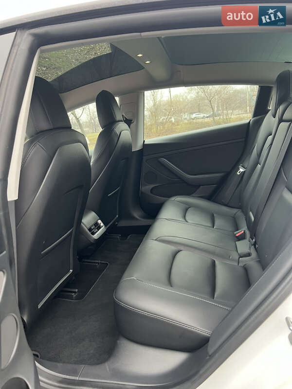 Седан Tesla Model 3 2021 в Каменском