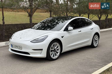 Седан Tesla Model 3 2022 в Киеве