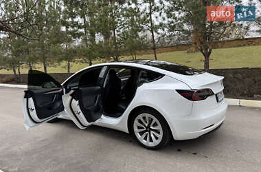 Седан Tesla Model 3 2022 в Киеве