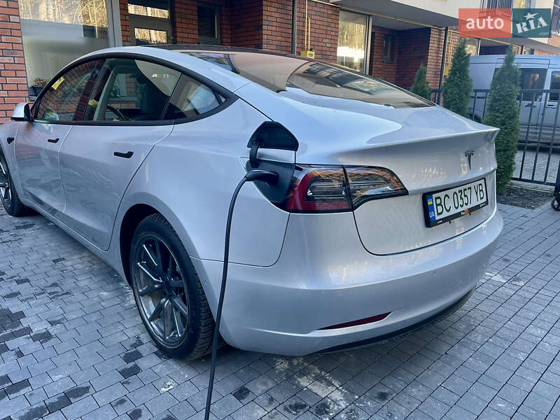 Седан Tesla Model 3 2018 в Львове