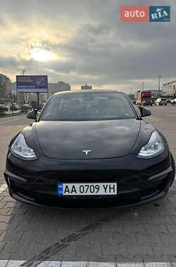 Седан Tesla Model 3 2021 в 