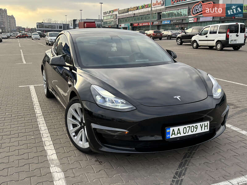 Седан Tesla Model 3 2021 в 