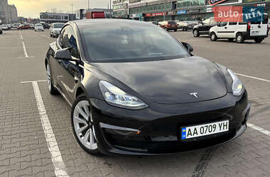 Седан Tesla Model 3 2021 в 