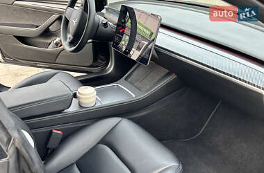 Седан Tesla Model 3 2021 в 