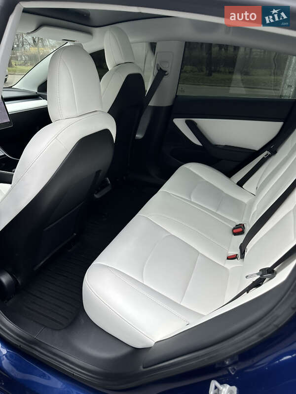 Седан Tesla Model 3 2018 в Одесі