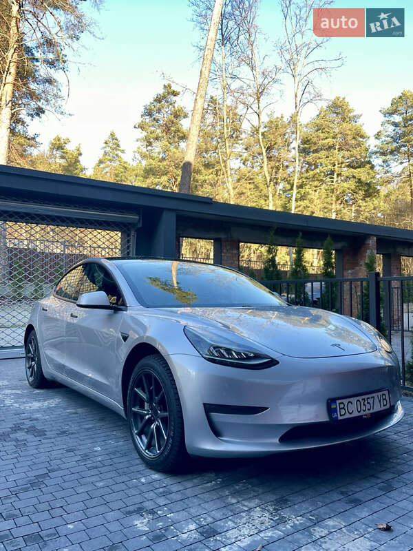 Седан Tesla Model 3 2018 в Львове