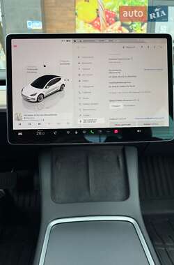 Седан Tesla Model 3 2022 в 