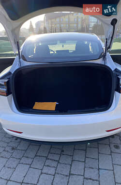 Седан Tesla Model 3 2020 в Львове