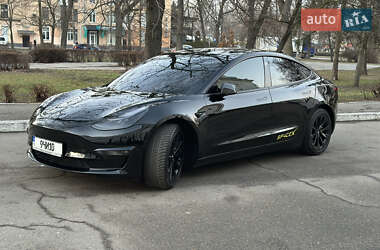 Седан Tesla Model 3 2021 в 