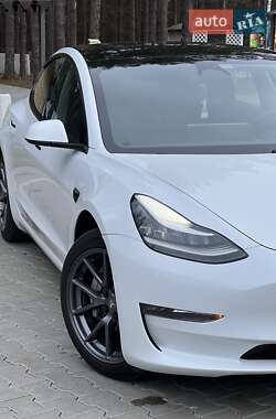 Седан Tesla Model 3 2022 в Коростені