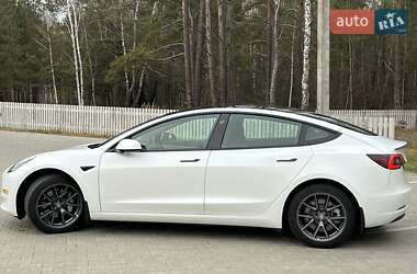 Седан Tesla Model 3 2022 в 