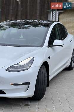 Седан Tesla Model 3 2022 в 