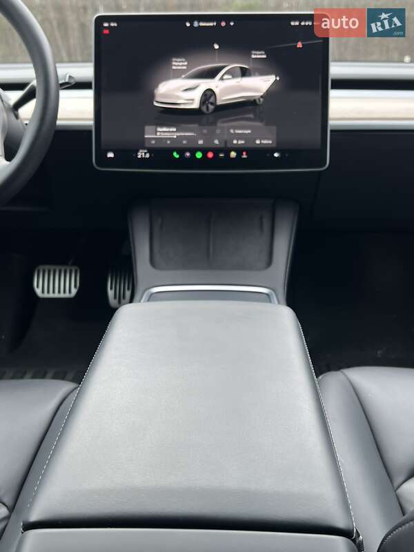 Седан Tesla Model 3 2022 в Коростені