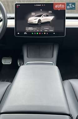Седан Tesla Model 3 2022 в 