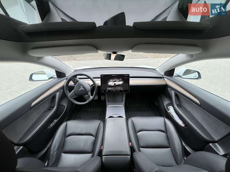 Седан Tesla Model 3 2022 в Коростені