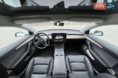 Седан Tesla Model 3 2022 в 