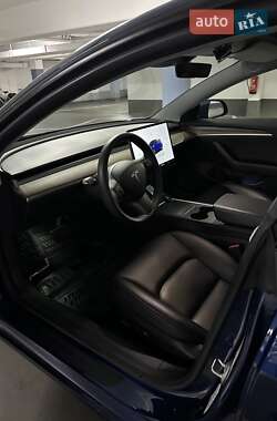 Седан Tesla Model 3 2022 в 