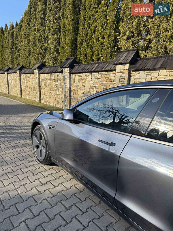 Седан Tesla Model 3 2022 в Надвірній