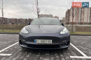 Седан Tesla Model 3 2022 в 