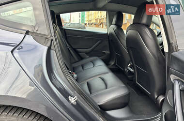 Седан Tesla Model 3 2022 в 