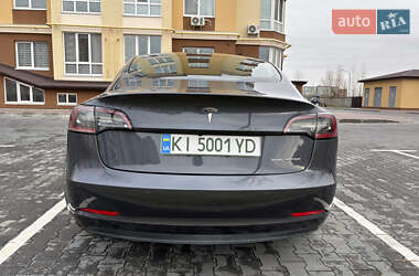 Седан Tesla Model 3 2022 в 