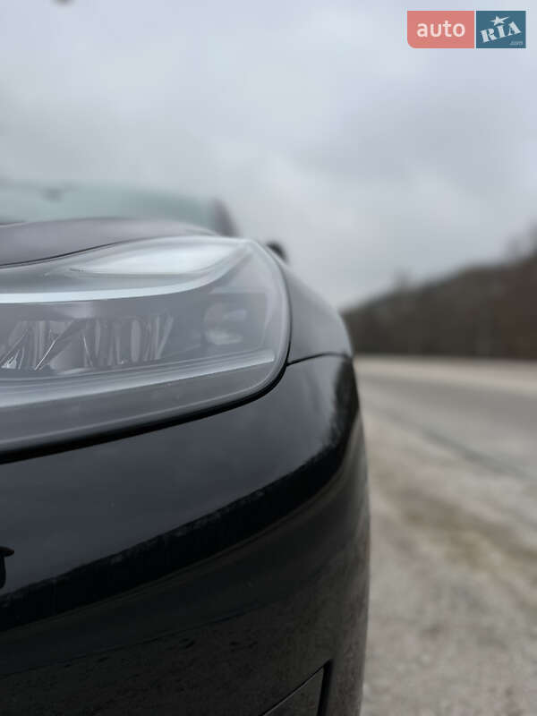 Седан Tesla Model 3 2022 в Дніпрі