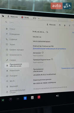 Седан Tesla Model 3 2022 в 