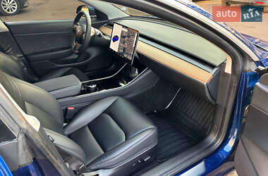 Седан Tesla Model 3 2020 в Чернівцях