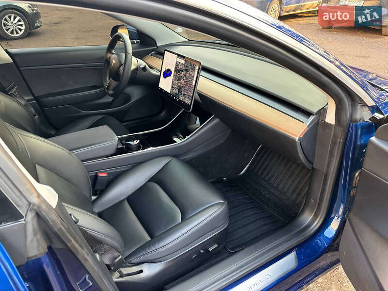 Седан Tesla Model 3 2020 в Чернівцях