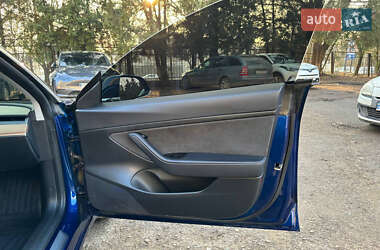 Седан Tesla Model 3 2020 в 