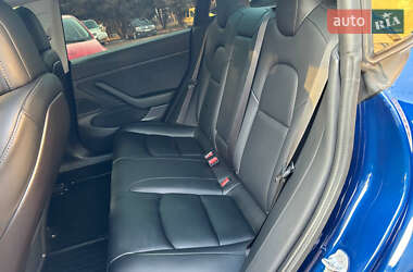 Седан Tesla Model 3 2020 в 