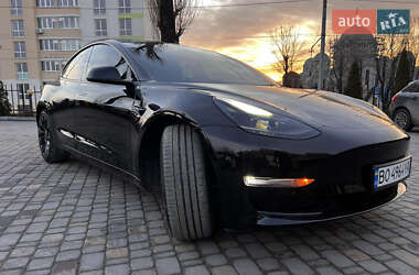 Седан Tesla Model 3 2022 в 