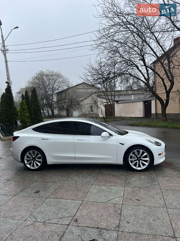 Седан Tesla Model 3 2019 в Одесі