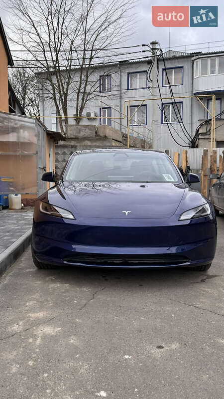 Седан Tesla Model 3 2024 в 