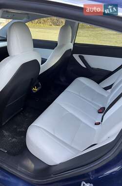 Седан Tesla Model 3 2019 в 