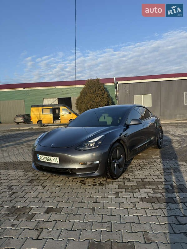 Седан Tesla Model 3 2021 в Ужгороді