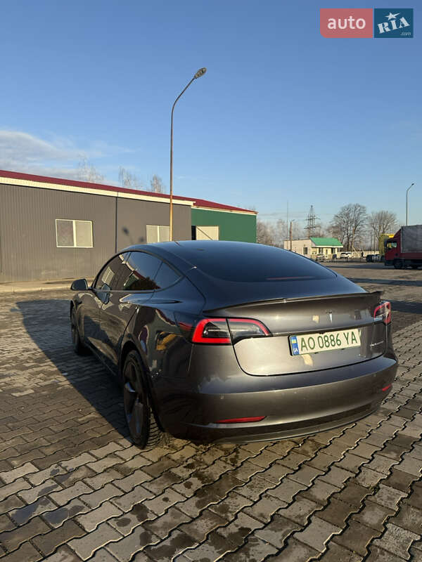 Седан Tesla Model 3 2021 в Ужгороді