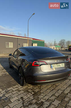 Седан Tesla Model 3 2021 в 