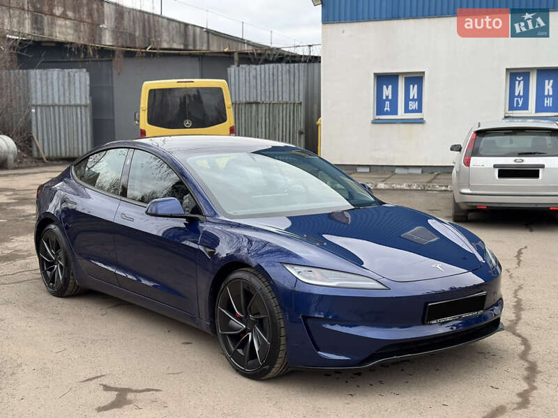 Седан Tesla Model 3 2024 в Львові