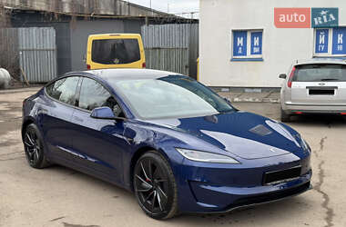 Седан Tesla Model 3 2024 в 