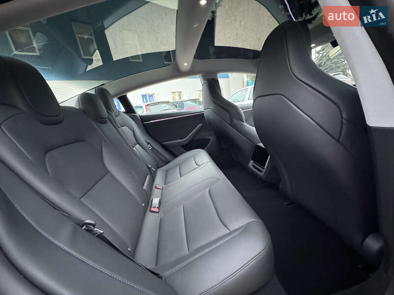 Седан Tesla Model 3 2024 в Львові