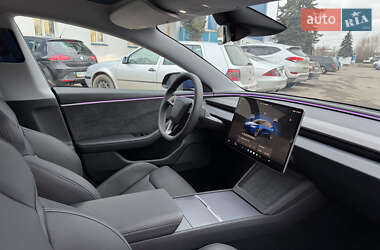 Седан Tesla Model 3 2024 в 
