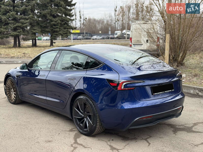 Седан Tesla Model 3 2024 в Львові