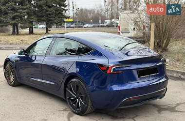 Седан Tesla Model 3 2024 в 