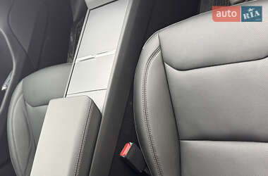 Седан Tesla Model 3 2024 в 