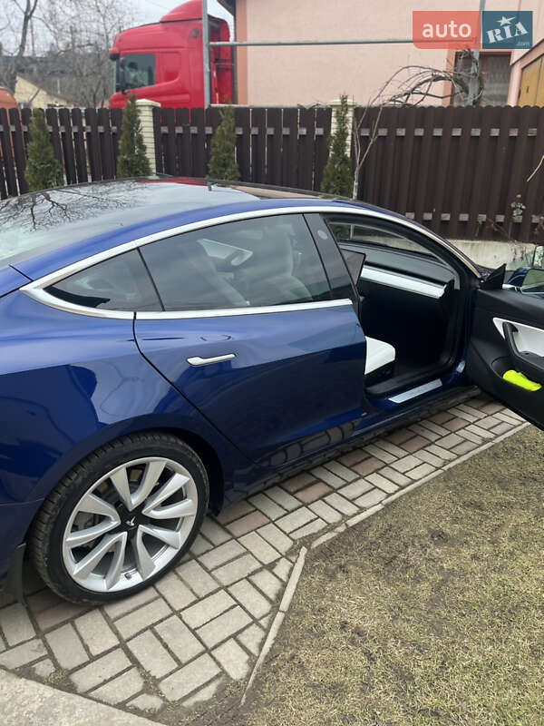 Седан Tesla Model 3 2019 в Львове