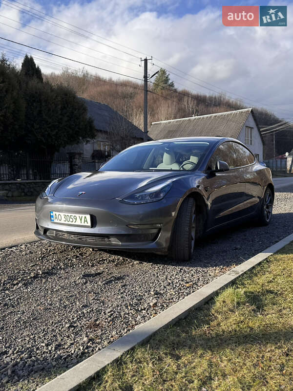 Седан Tesla Model 3 2022 в Ужгороде