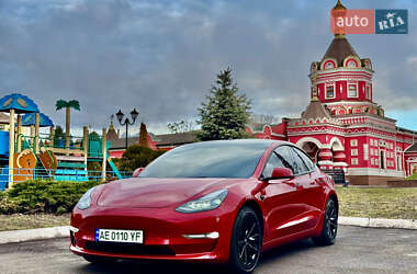 Седан Tesla Model 3 2022 в 