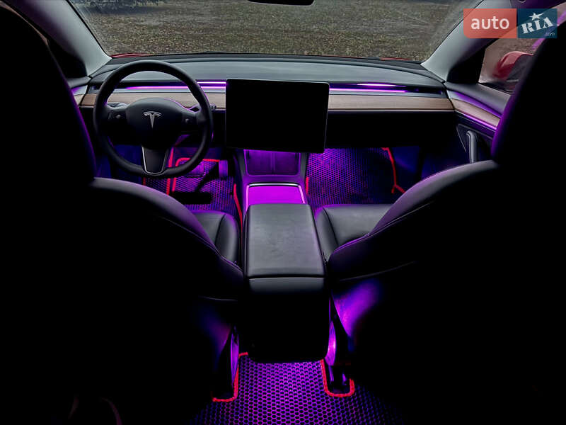 Седан Tesla Model 3 2022 в Днепре