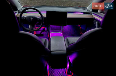 Седан Tesla Model 3 2022 в 
